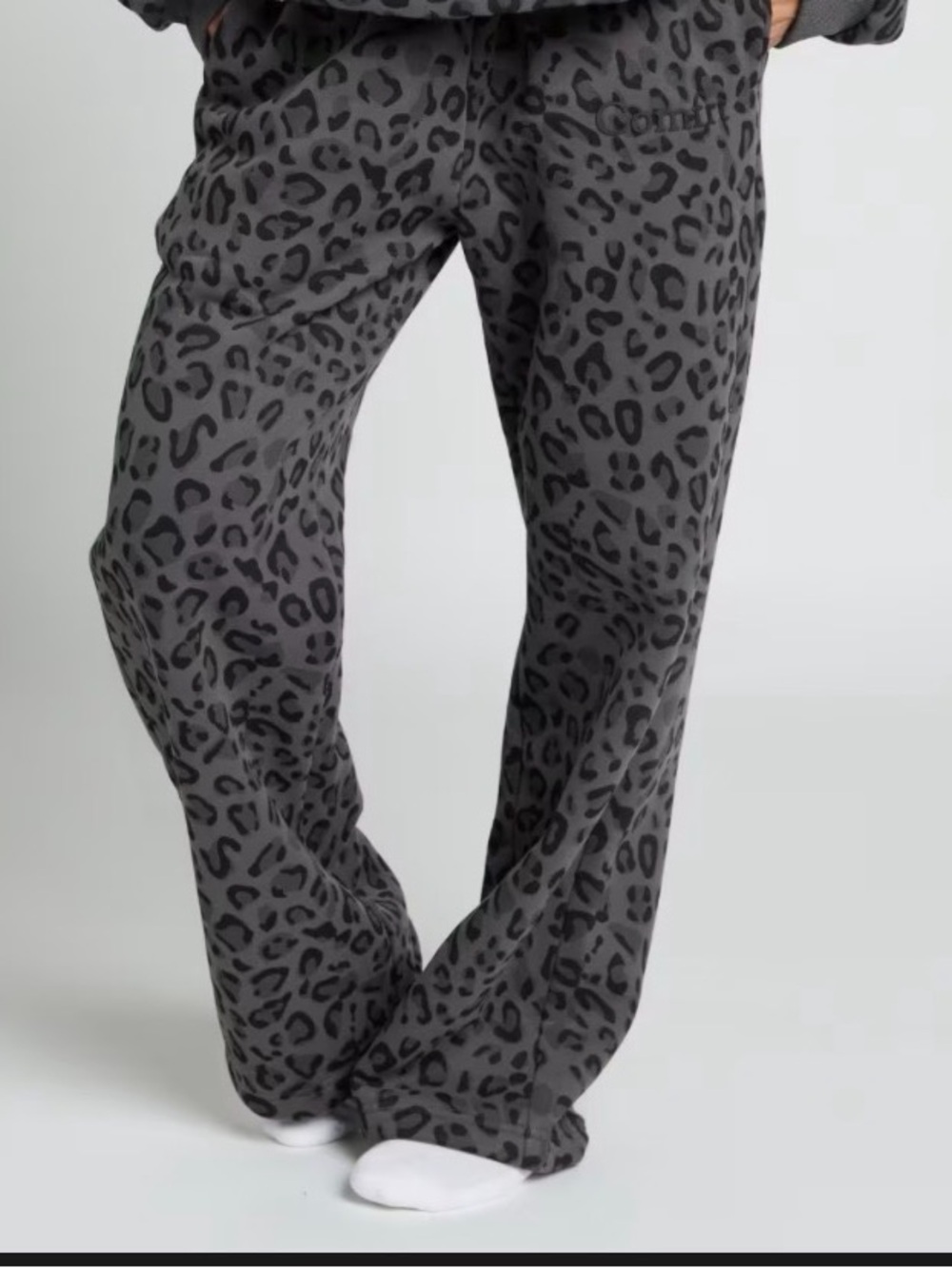 Minimalist joggers panther